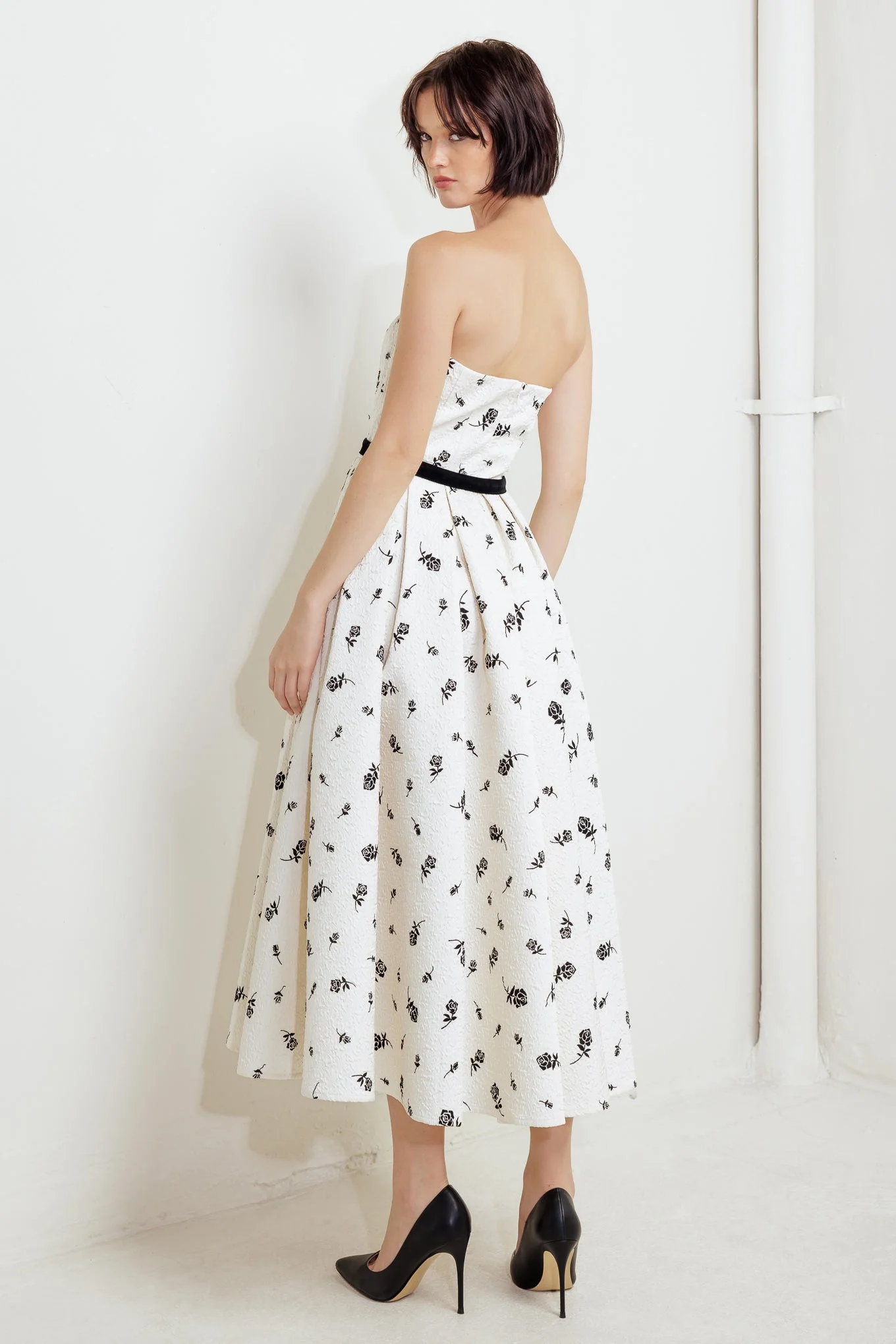 BLACK ROSE STRAPLESS MIDI DRESS - Image 3