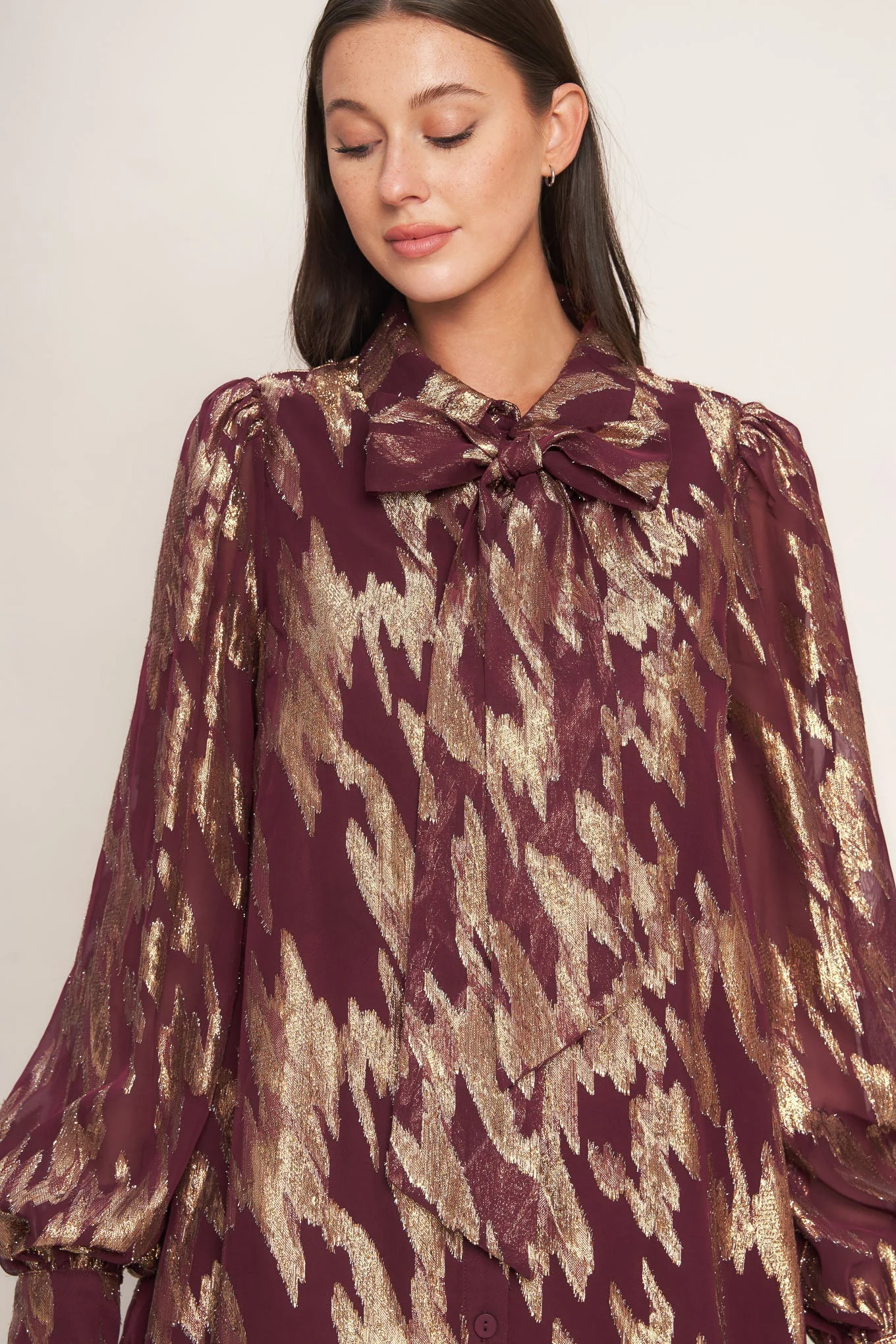 METALLIC MUSE BURGUNDY LONG SLEEVE MINI DRESS - Image 7
